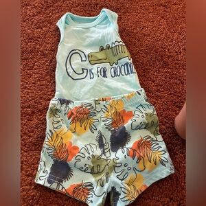 ‼️Mix and Match 3 items for $5‼️0-3 months crocodile outfit tank top and shorts
